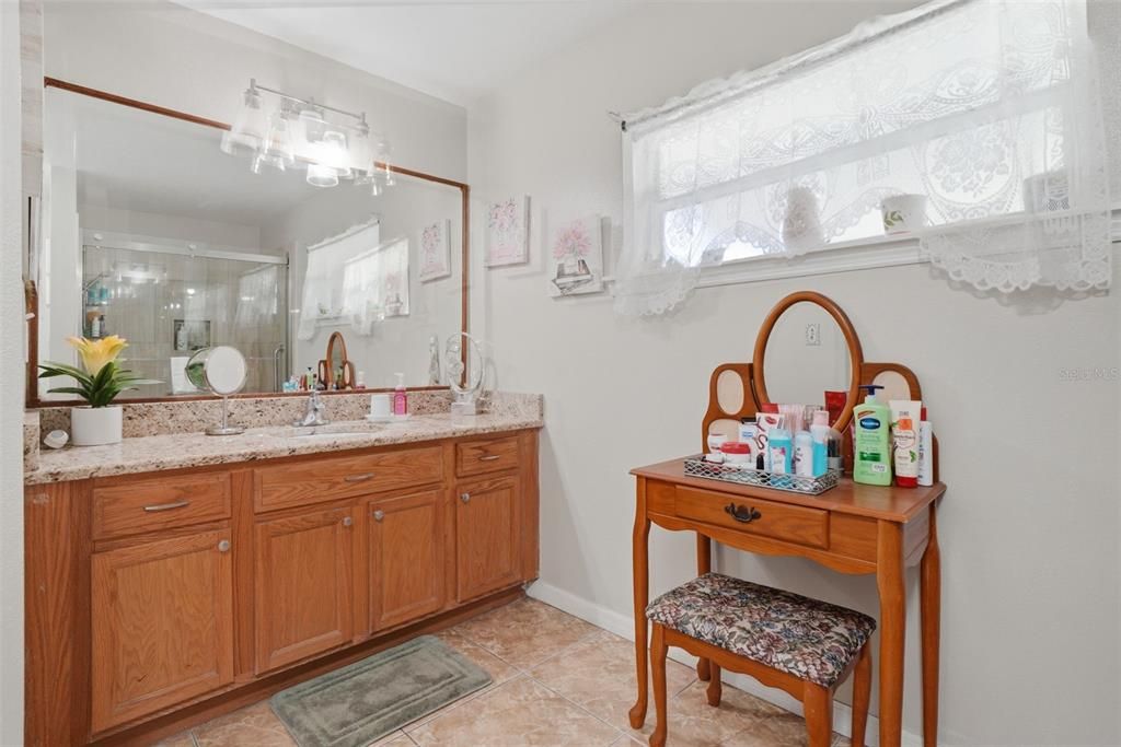 For Sale: $289,999 (3 beds, 2 baths, 1425 Square Feet)