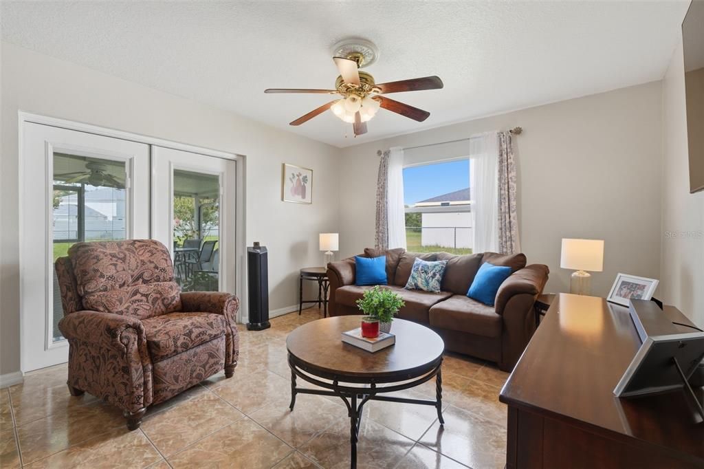 For Sale: $289,999 (3 beds, 2 baths, 1425 Square Feet)