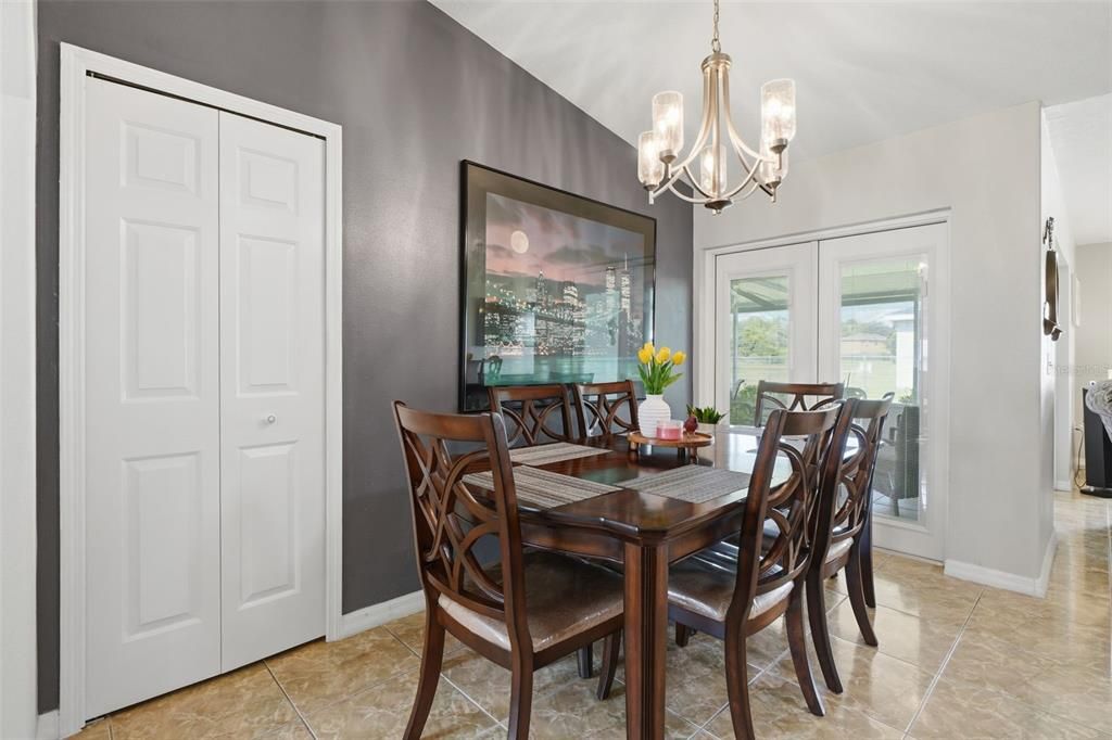 For Sale: $289,999 (3 beds, 2 baths, 1425 Square Feet)