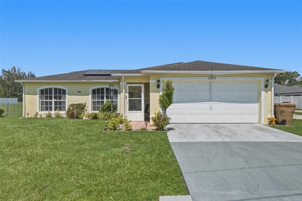 For Sale: $289,999 (3 beds, 2 baths, 1425 Square Feet)