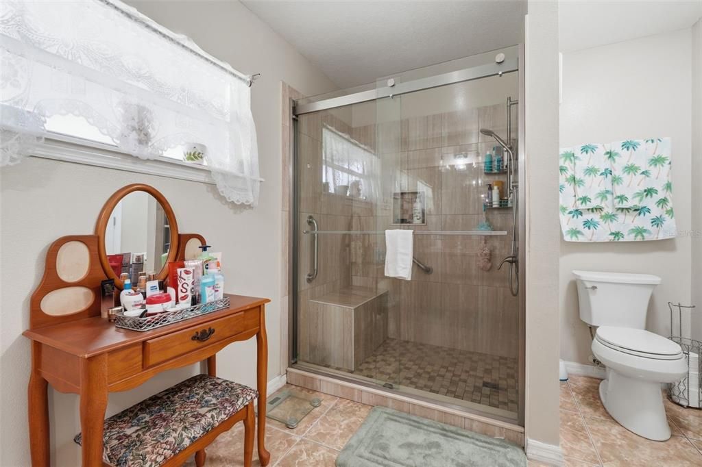 For Sale: $289,999 (3 beds, 2 baths, 1425 Square Feet)