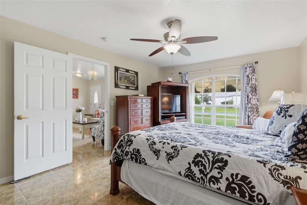 For Sale: $289,999 (3 beds, 2 baths, 1425 Square Feet)