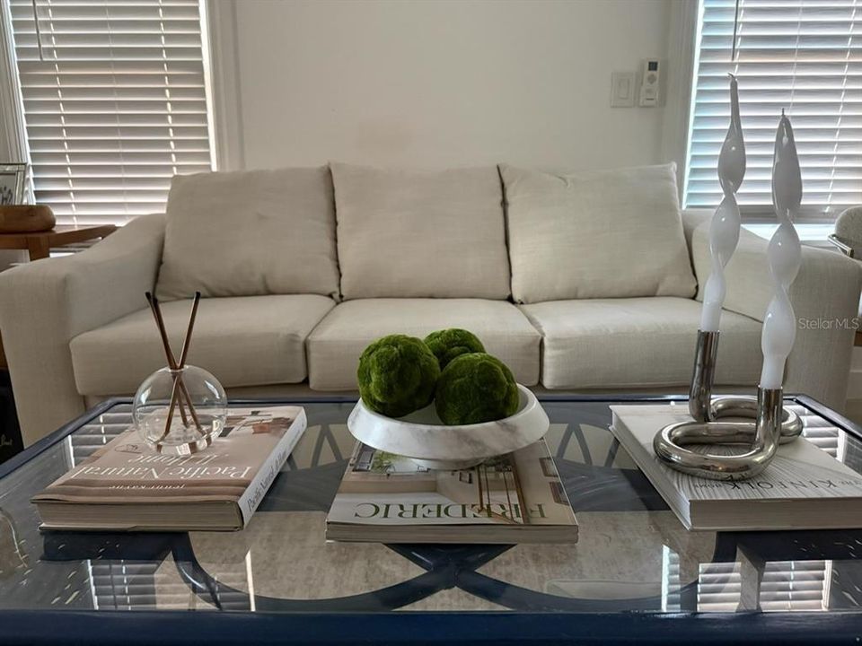 For Rent: $1,300 (1 beds, 1 baths, 800 Square Feet)