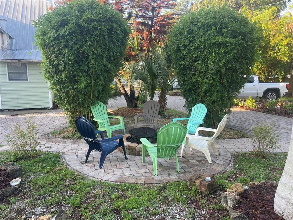 For Rent: $1,300 (1 beds, 1 baths, 800 Square Feet)