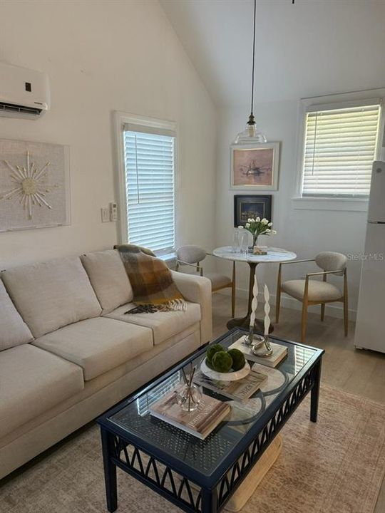 For Rent: $1,300 (1 beds, 1 baths, 800 Square Feet)