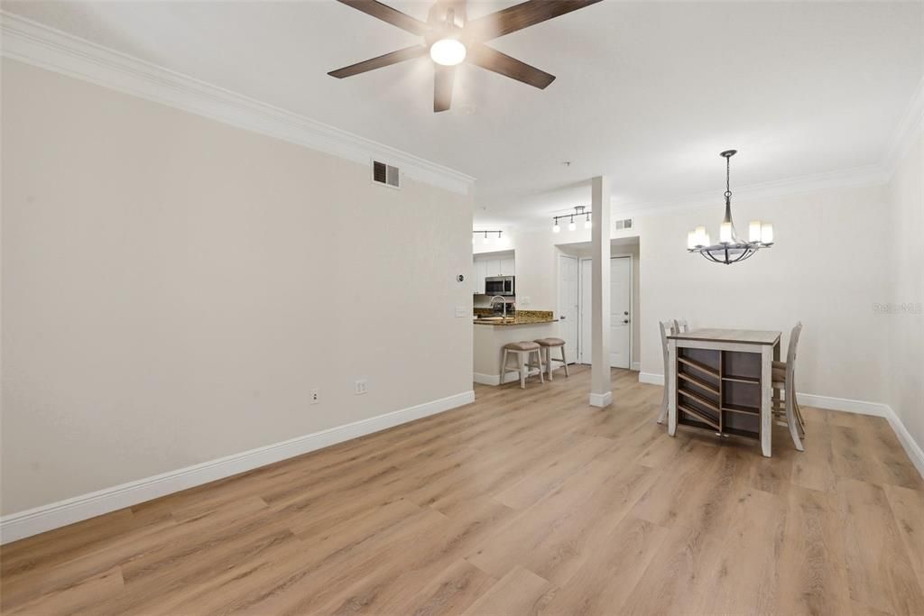 For Sale: $319,000 (2 beds, 1 baths, 1066 Square Feet)