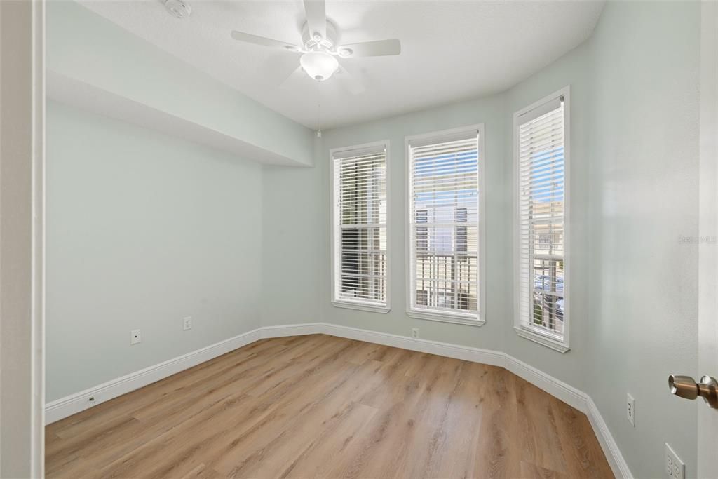 For Sale: $319,000 (2 beds, 1 baths, 1066 Square Feet)