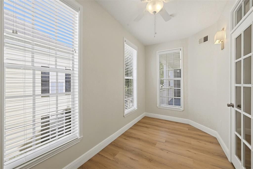 For Sale: $319,000 (2 beds, 1 baths, 1066 Square Feet)