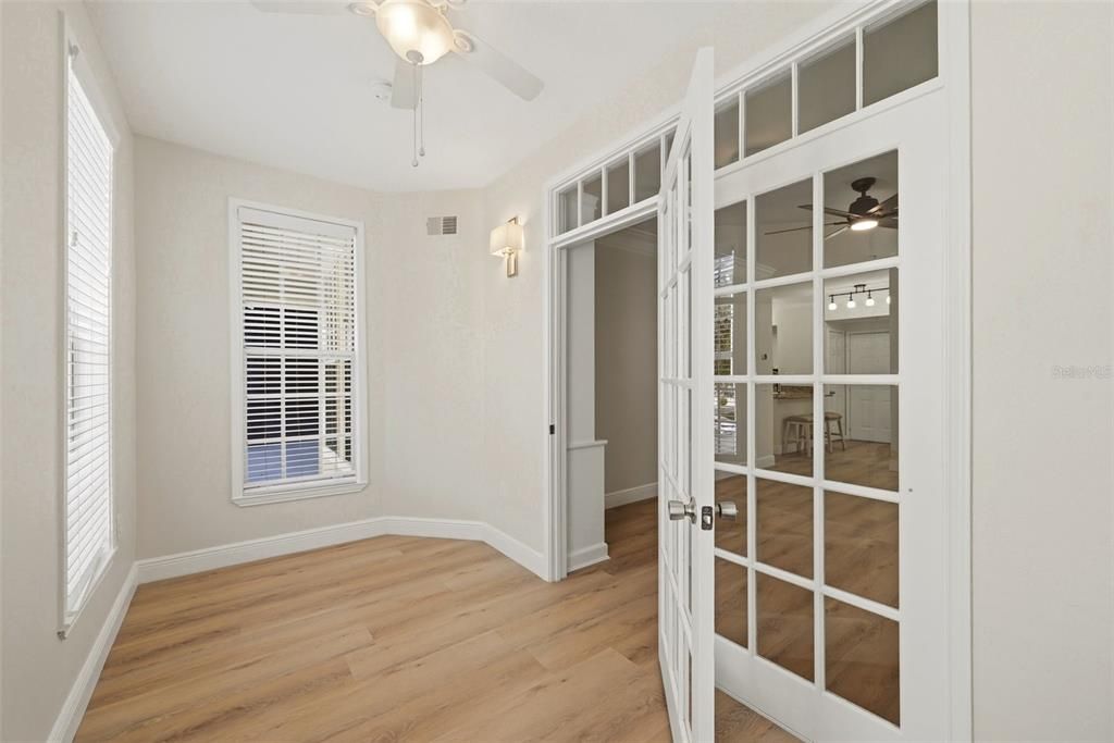 For Sale: $319,000 (2 beds, 1 baths, 1066 Square Feet)