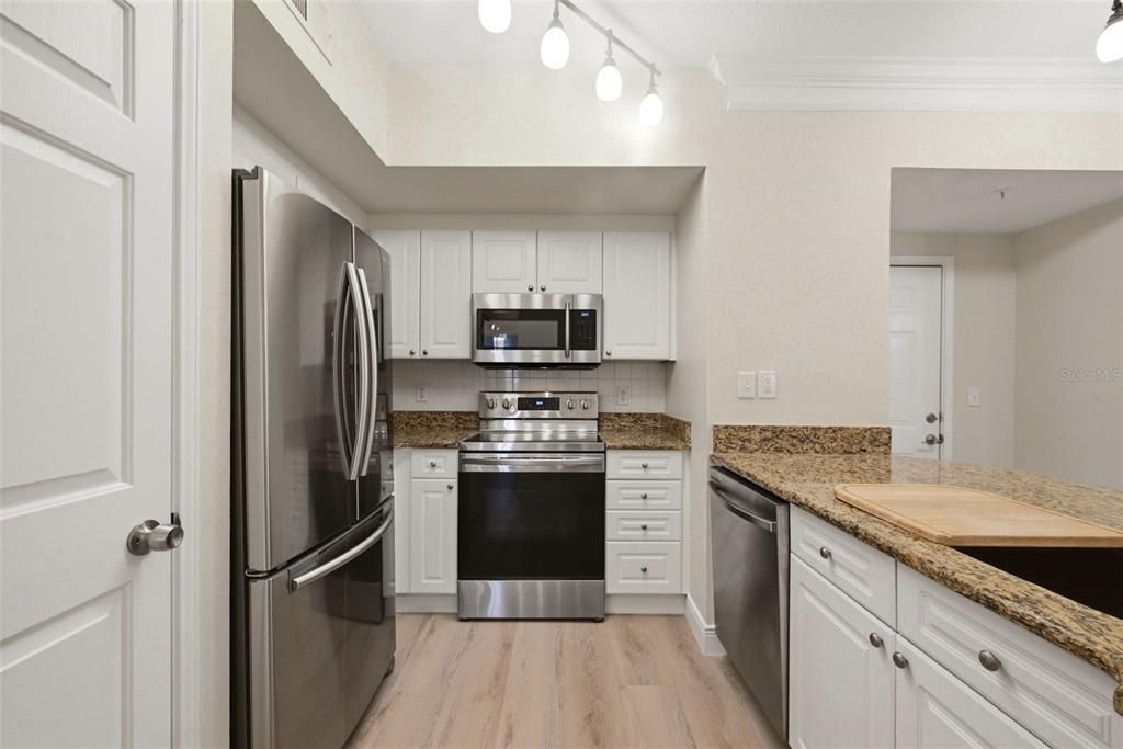 For Sale: $319,000 (2 beds, 1 baths, 1066 Square Feet)