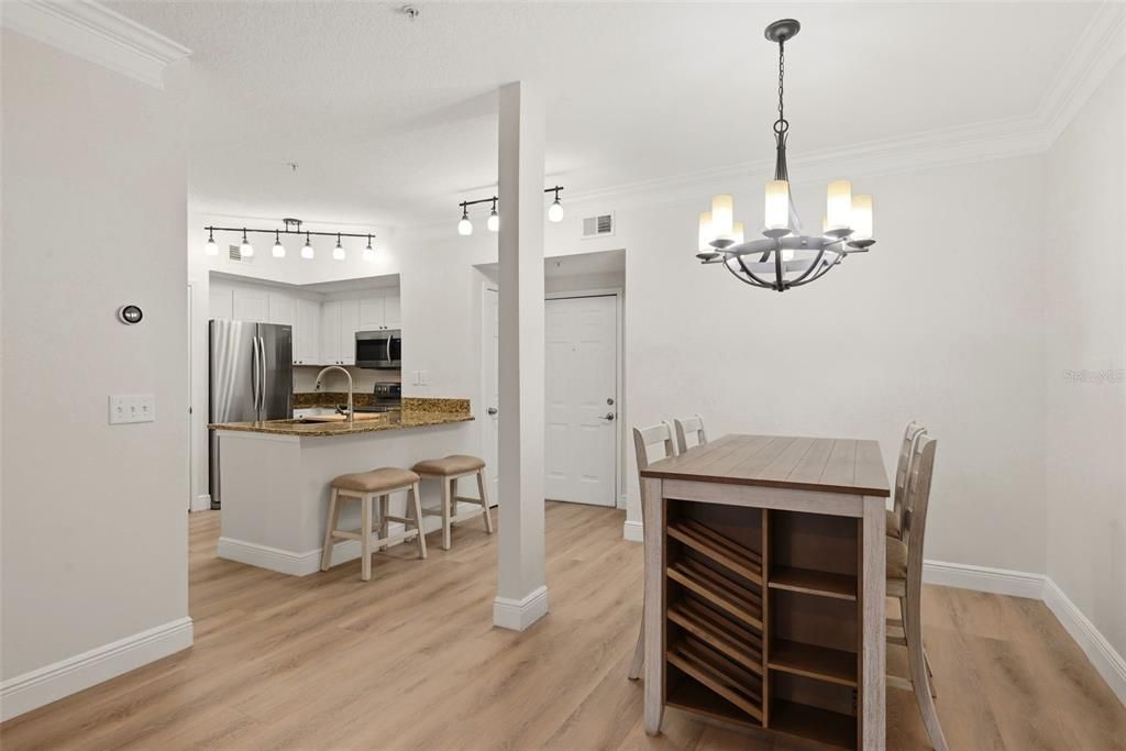 For Sale: $319,000 (2 beds, 1 baths, 1066 Square Feet)