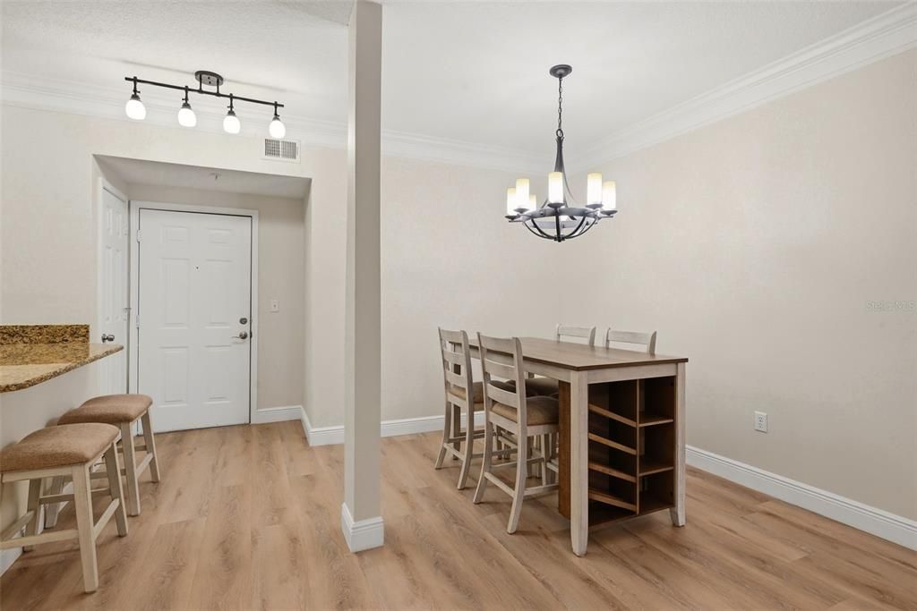 For Sale: $319,000 (2 beds, 1 baths, 1066 Square Feet)