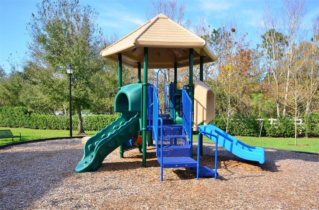 For Sale: $319,000 (2 beds, 1 baths, 1066 Square Feet)