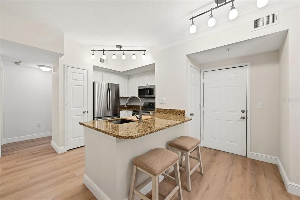 For Sale: $319,000 (2 beds, 1 baths, 1066 Square Feet)