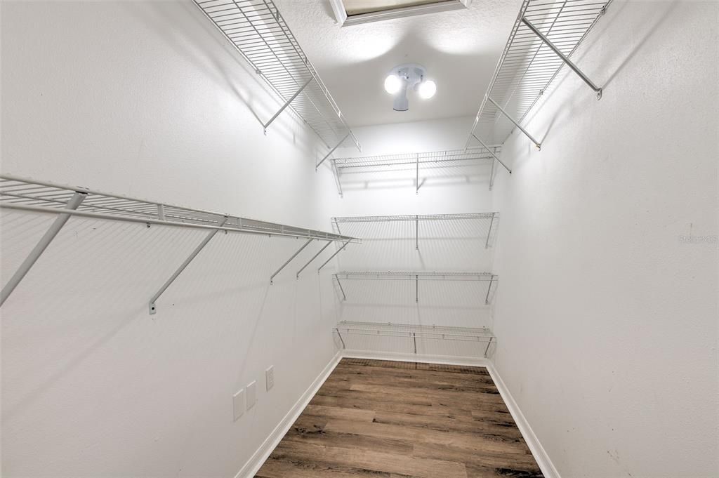 : $3,400 (5 спален, 4 ванн, 3041 Квадратных фут)