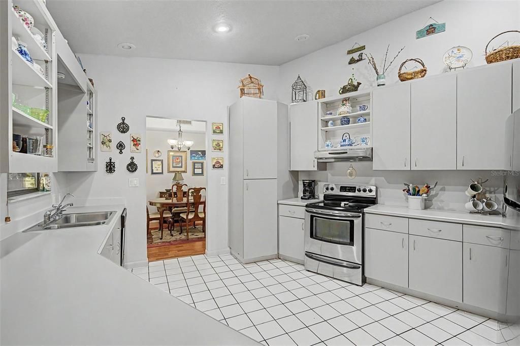 En Venta: $549,000 (3 camas, 3 baños, 2145 Pies cuadrados)