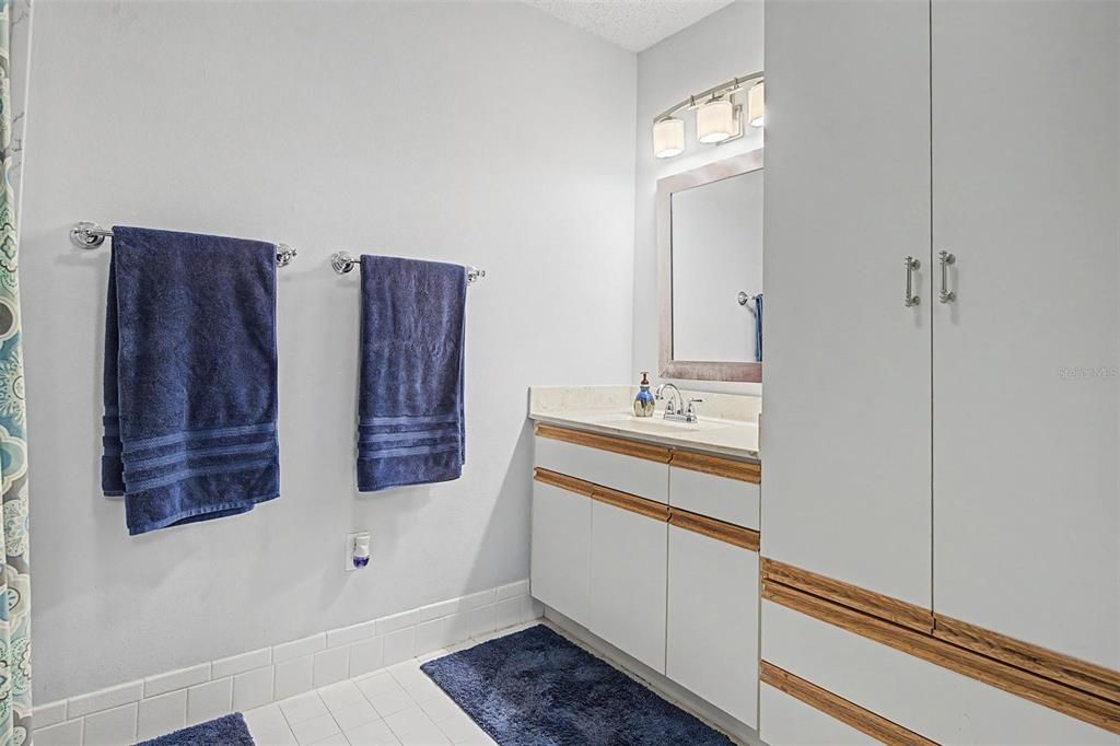 En Venta: $549,000 (3 camas, 3 baños, 2145 Pies cuadrados)