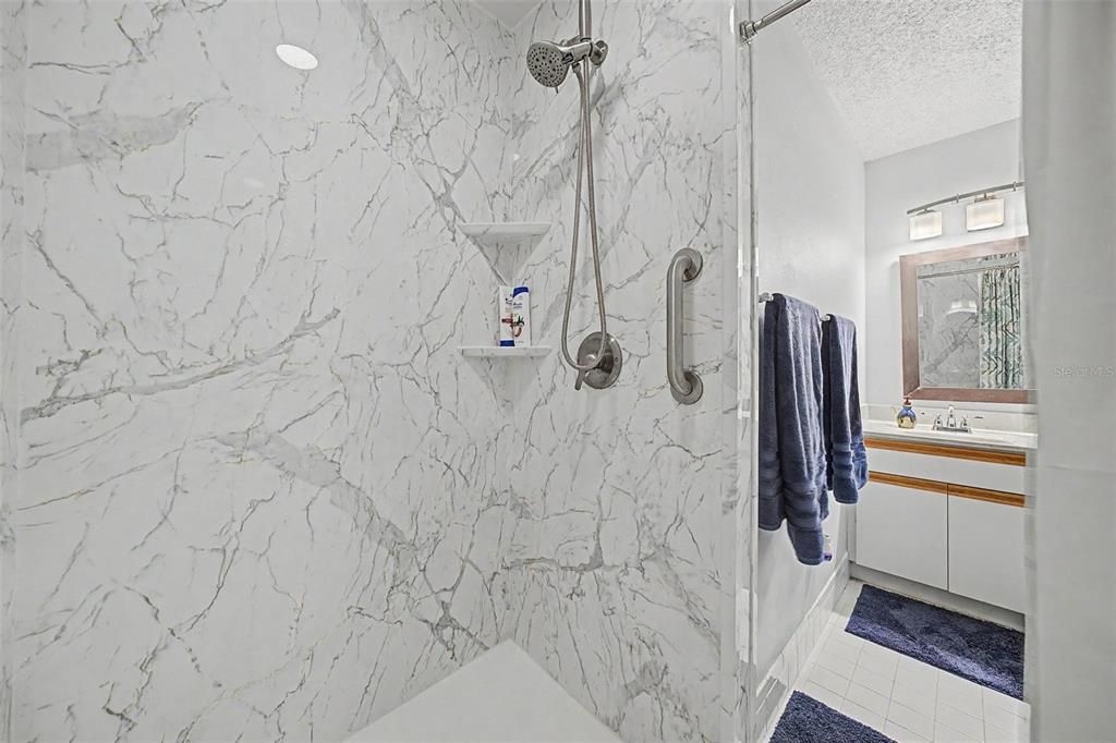 En Venta: $549,000 (3 camas, 3 baños, 2145 Pies cuadrados)
