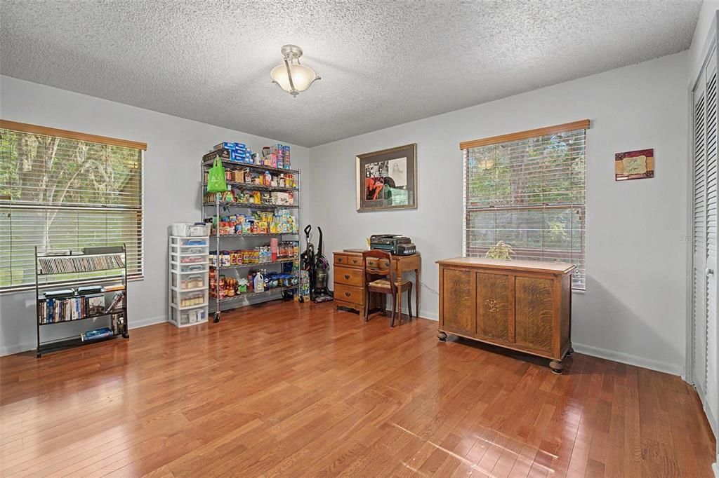 En Venta: $549,000 (3 camas, 3 baños, 2145 Pies cuadrados)