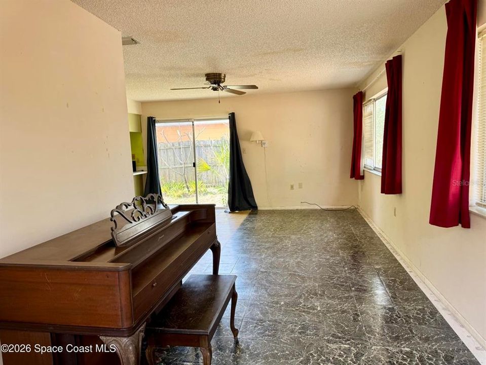 En Venta: $210,000 (2 camas, 1 baños, 956 Pies cuadrados)