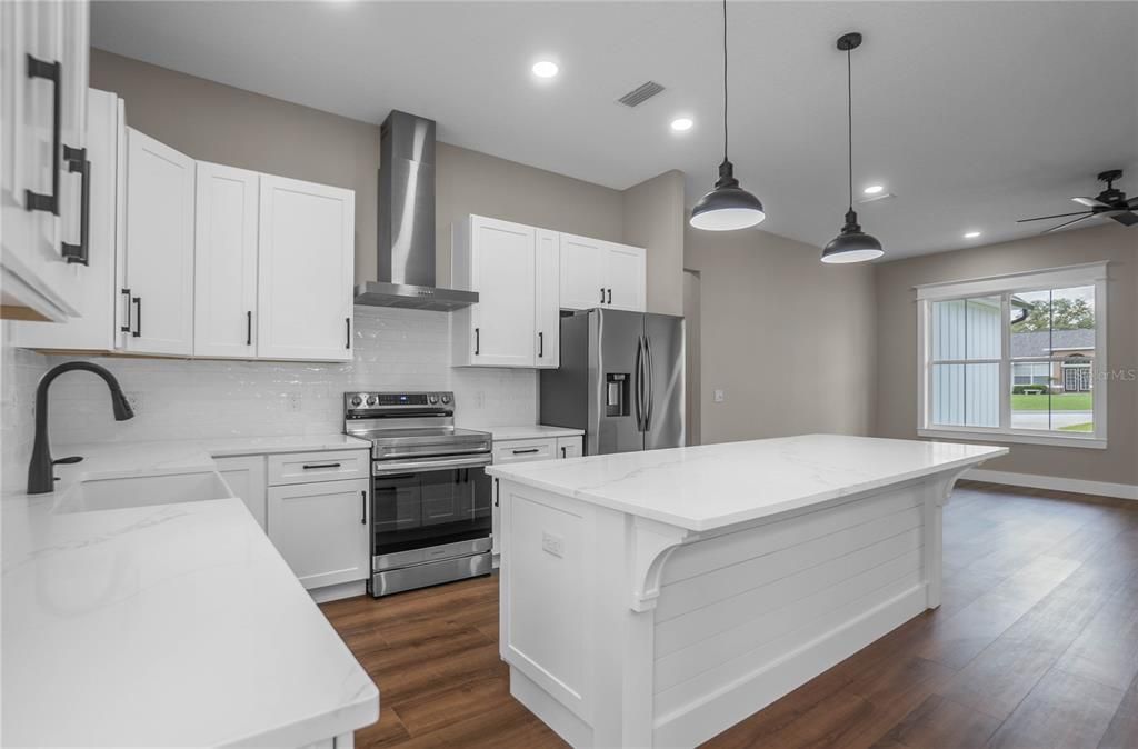 For Sale: $389,000 (3 beds, 2 baths, 1688 Square Feet)