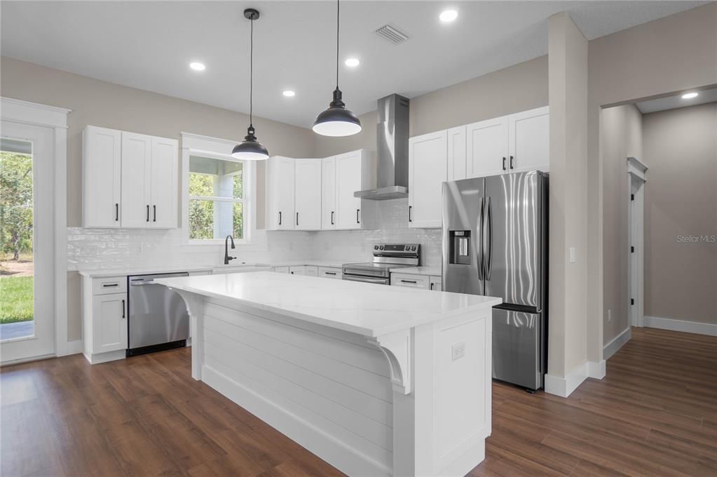 For Sale: $389,000 (3 beds, 2 baths, 1688 Square Feet)