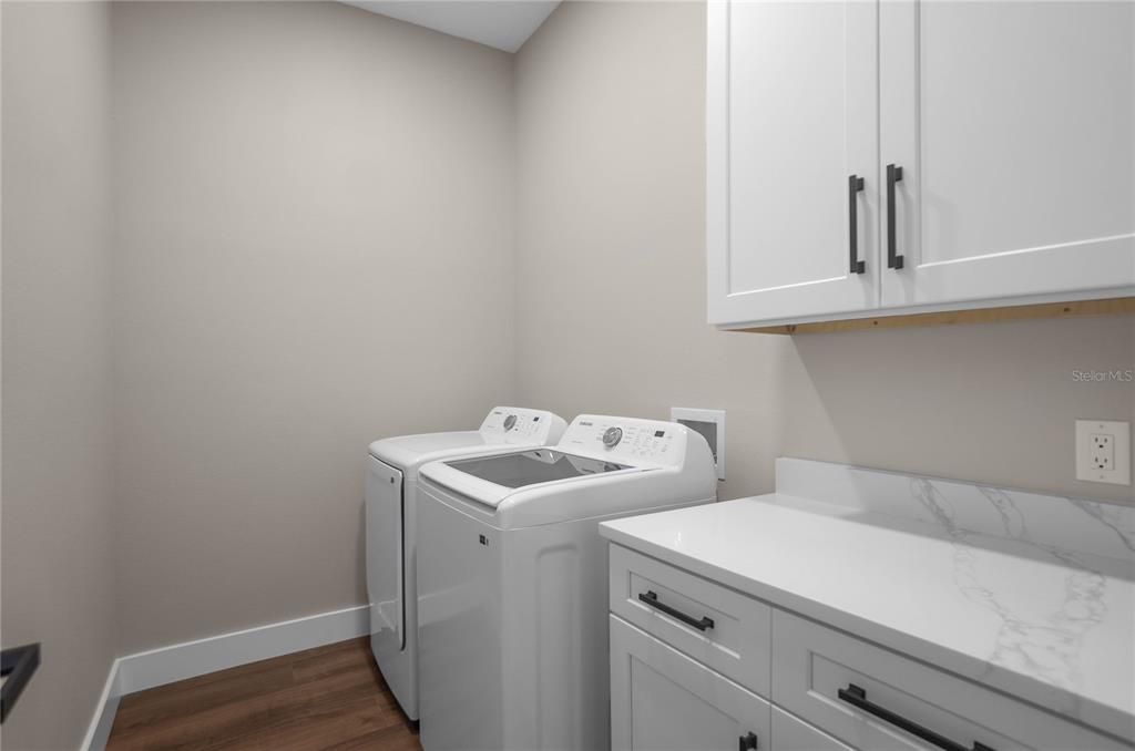 For Sale: $389,000 (3 beds, 2 baths, 1688 Square Feet)