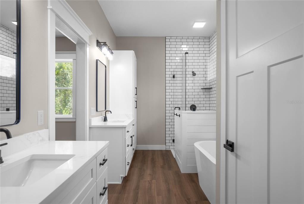 For Sale: $389,000 (3 beds, 2 baths, 1688 Square Feet)