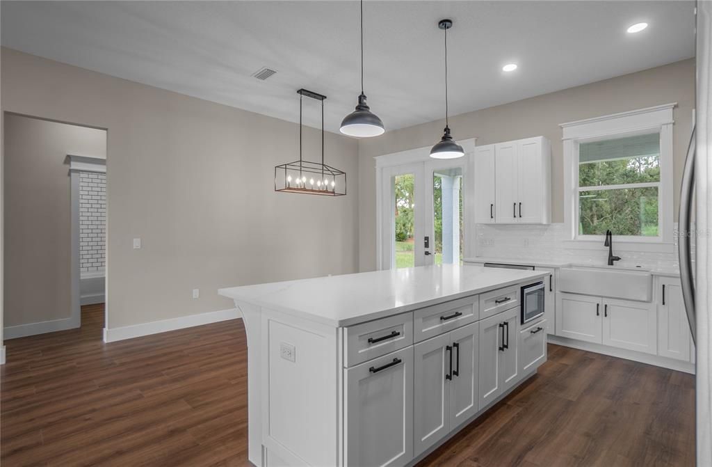 For Sale: $389,000 (3 beds, 2 baths, 1688 Square Feet)