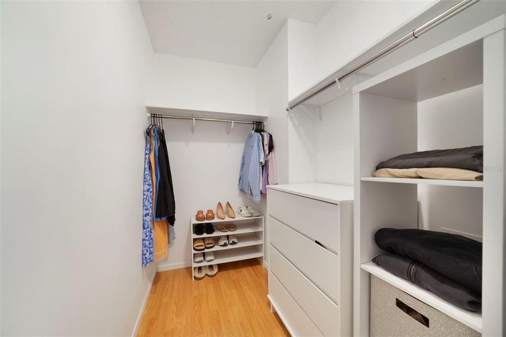 Под контрактом: $249,999 (2 спален, 1 ванн, 963 Квадратных фут)