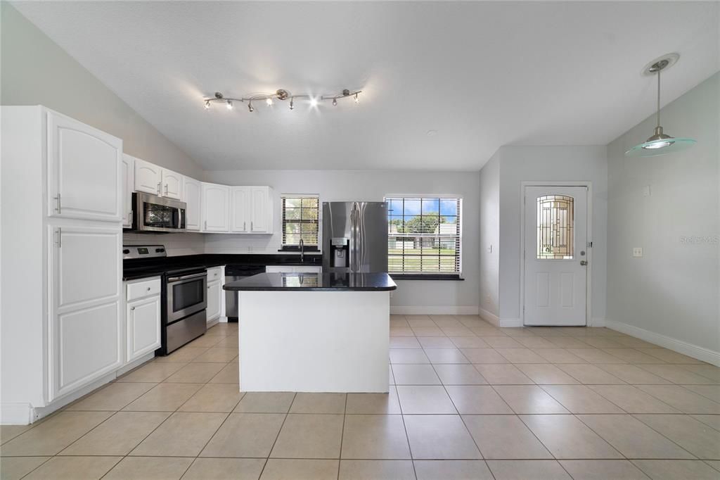 En Venta: $295,000 (3 camas, 2 baños, 1282 Pies cuadrados)