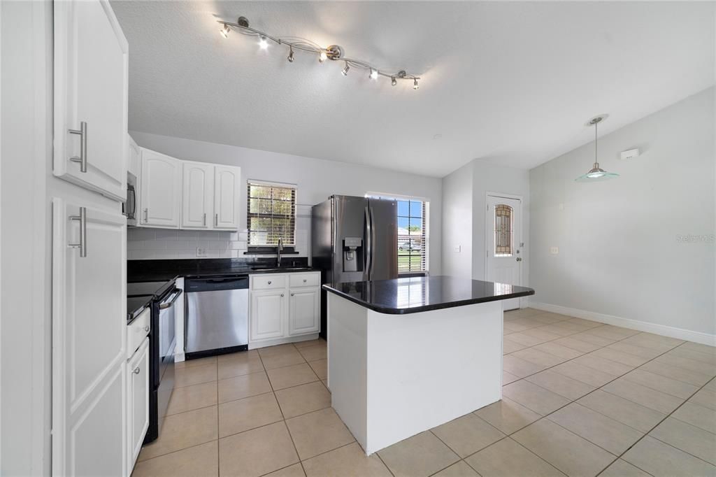 En Venta: $295,000 (3 camas, 2 baños, 1282 Pies cuadrados)