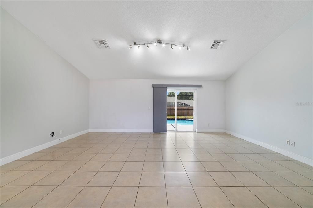 En Venta: $295,000 (3 camas, 2 baños, 1282 Pies cuadrados)