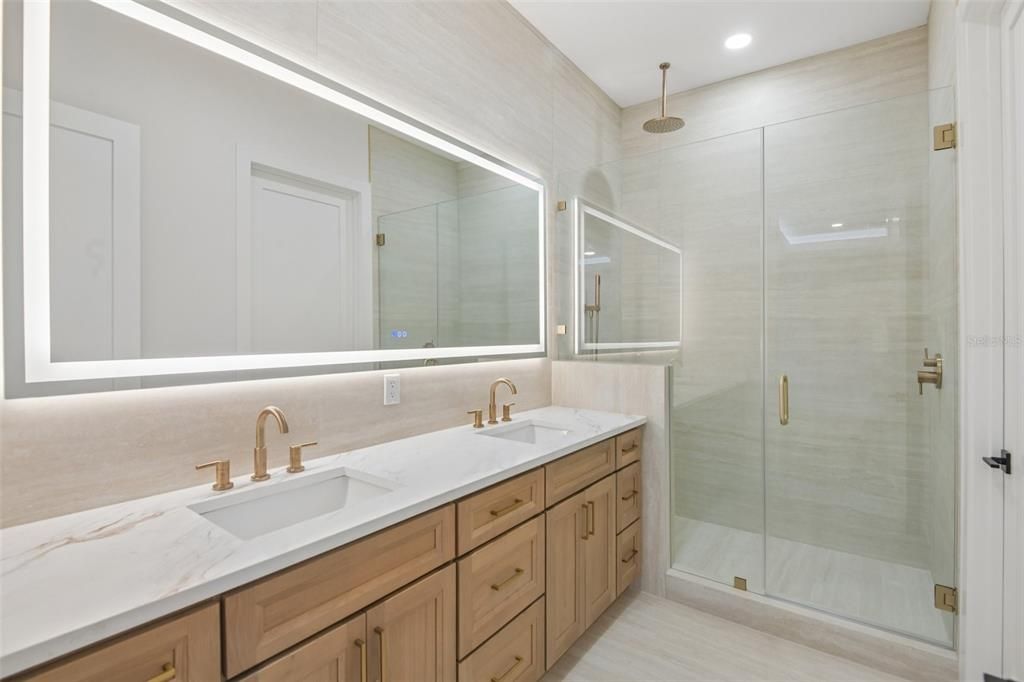 En Venta: $1,875,000 (5 camas, 3 baños, 3310 Pies cuadrados)