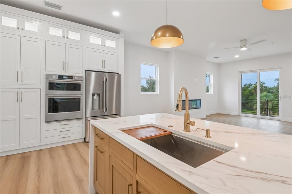 En Venta: $1,875,000 (5 camas, 3 baños, 3310 Pies cuadrados)