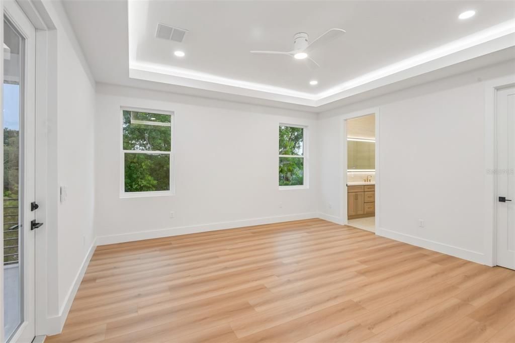 En Venta: $1,875,000 (5 camas, 3 baños, 3310 Pies cuadrados)