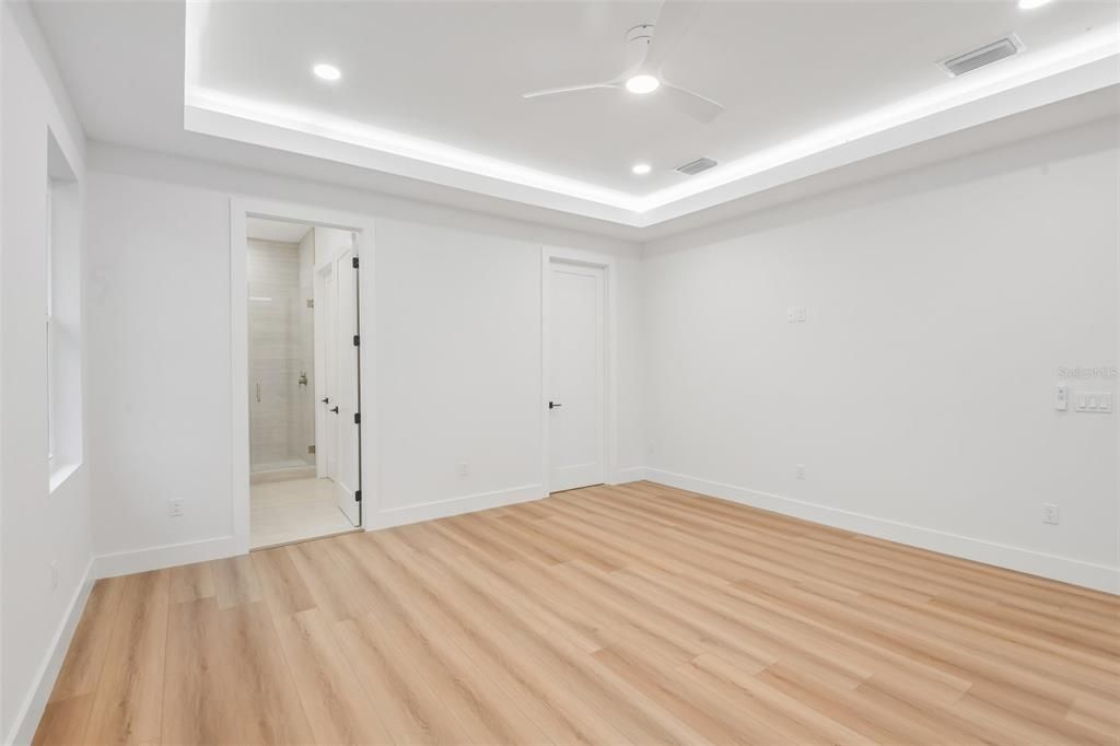En Venta: $1,875,000 (5 camas, 3 baños, 3310 Pies cuadrados)
