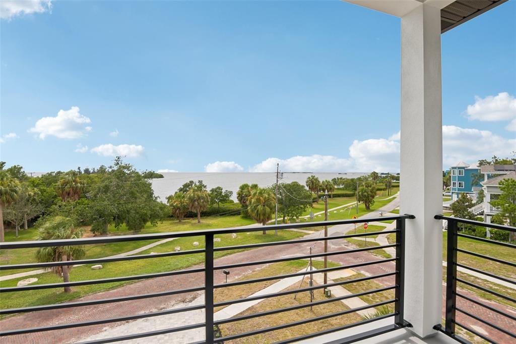 En Venta: $1,875,000 (5 camas, 3 baños, 3310 Pies cuadrados)