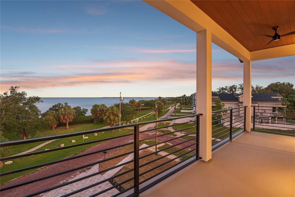 En Venta: $1,875,000 (5 camas, 3 baños, 3310 Pies cuadrados)