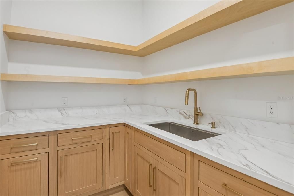 En Venta: $1,875,000 (5 camas, 3 baños, 3310 Pies cuadrados)