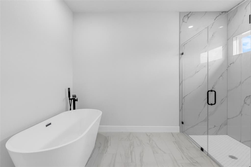 En Venta: $319,000 (4 camas, 3 baños, 1865 Pies cuadrados)