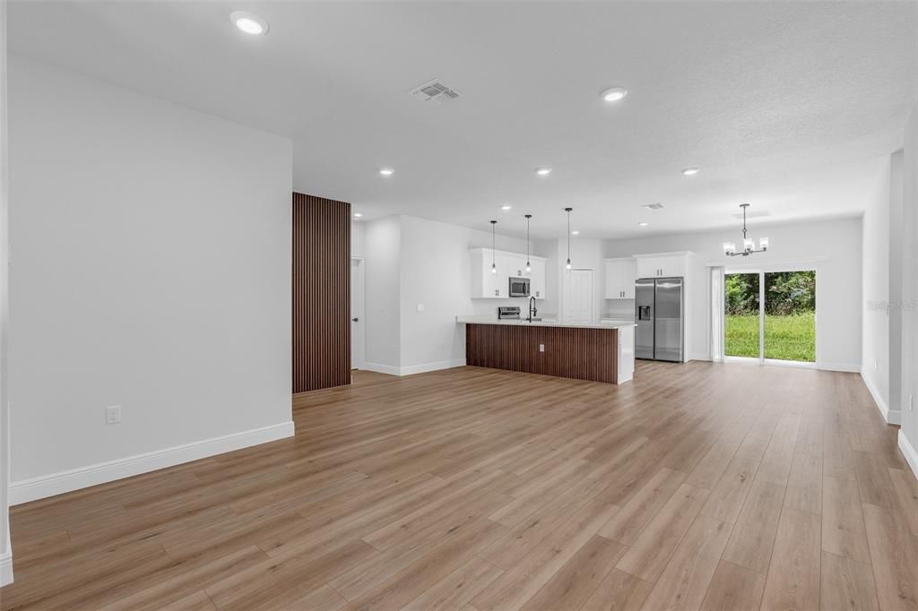 En Venta: $319,000 (4 camas, 3 baños, 1865 Pies cuadrados)