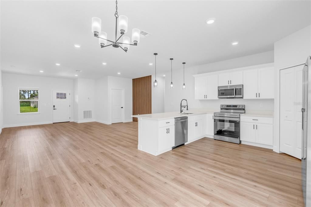 En Venta: $319,000 (4 camas, 3 baños, 1865 Pies cuadrados)