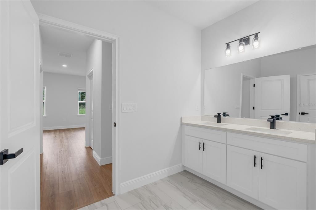 En Venta: $319,000 (4 camas, 3 baños, 1865 Pies cuadrados)