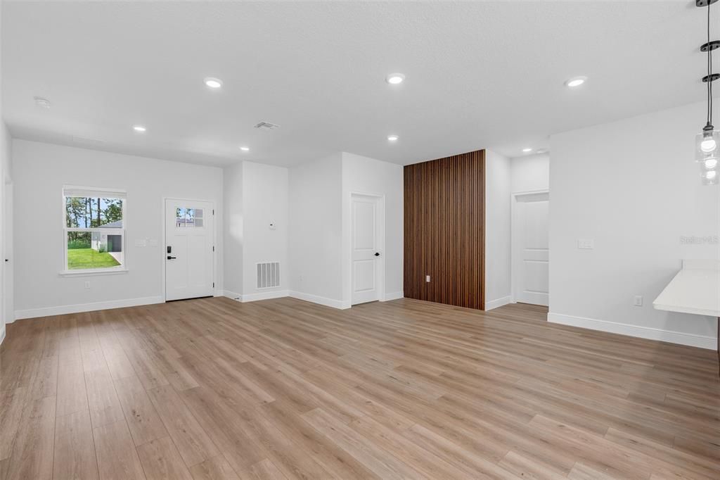 En Venta: $319,000 (4 camas, 3 baños, 1865 Pies cuadrados)