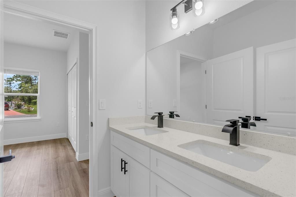 En Venta: $319,000 (4 camas, 3 baños, 1865 Pies cuadrados)