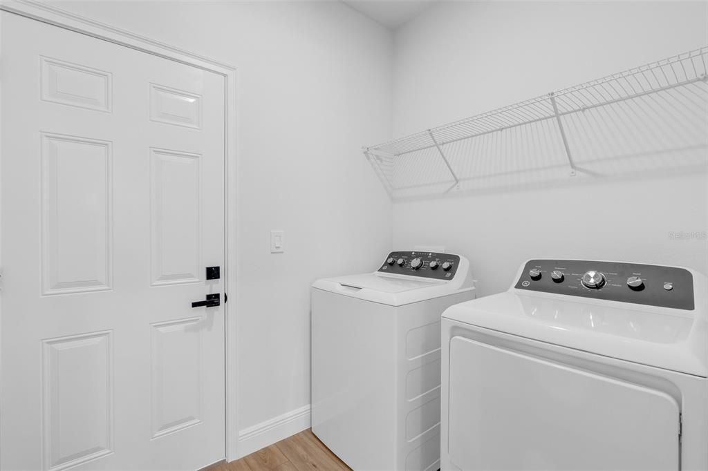 En Venta: $319,000 (4 camas, 3 baños, 1865 Pies cuadrados)
