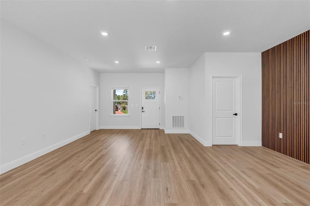 En Venta: $319,000 (4 camas, 3 baños, 1865 Pies cuadrados)