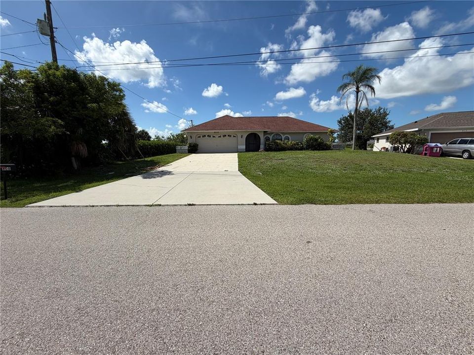 Active With Contract: $139,900 (3 beds, 2 baths, 1502 Square Feet)