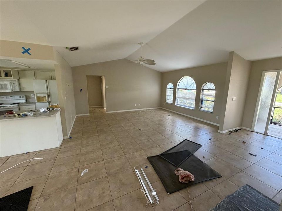 Active With Contract: $139,900 (3 beds, 2 baths, 1502 Square Feet)